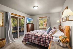 2 bedrooms, iron/ironing board, travel cot, WiFi - Glacier River Ranch - North Fork (Columbia Falls)