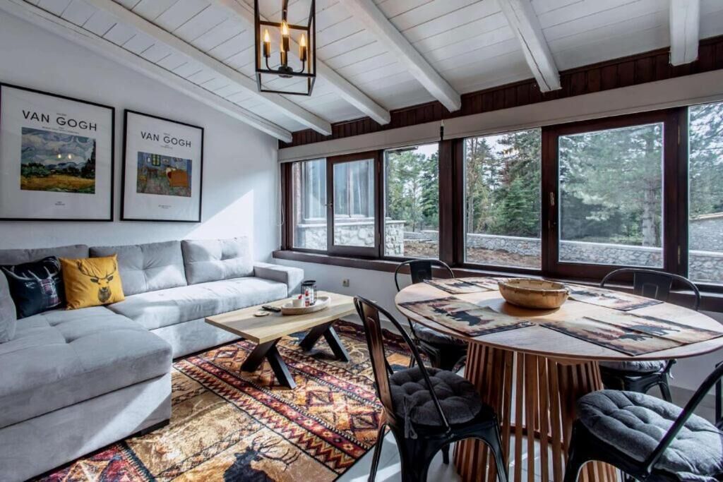 Deluxe Studio | Living area