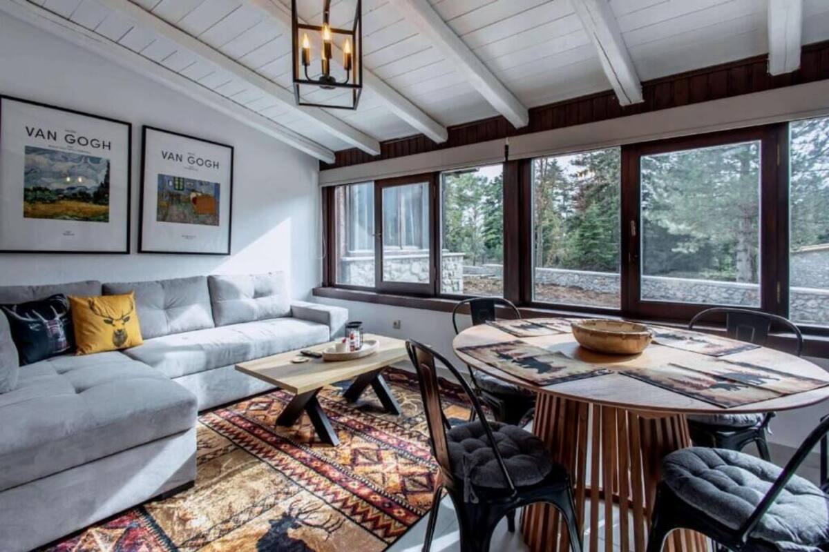 Deluxe Studio | Living area