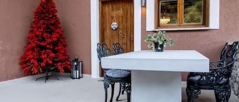Deluxe Suite | Outdoor dining