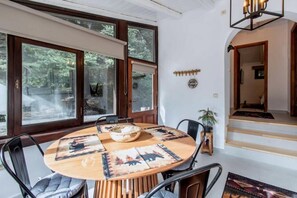 Deluxe Studio | Dining - MZ Reindeer (Livadi / Parnassos)