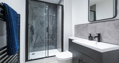 City Point Apartments by Guestz