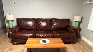 Unclassified image, 3 of 34, button - Nature's Nook I Cozy 2BR I 15m to RRG I Wi-Fi (Stanton)
