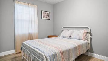 2 bedrooms, in-room safe, WiFi, bed sheets