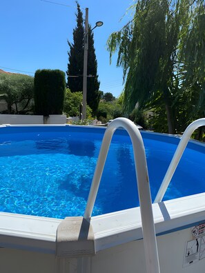 Pool - Holiday Home 'Vacation Rental' with Private Garden, Wi-Fi and Air Conditioning (La Garde)