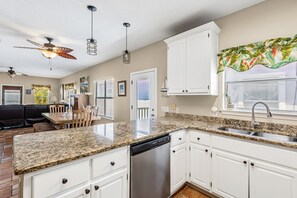 Fridge, microwave, oven, stovetop - 🔥 🏖️ Gone To The Beach: Firepit, Community Pool + Steps to Navarre Beach! (Navarre Beach)