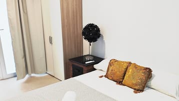 1 habitación, escritorio, wifi gratis y ropa de cama