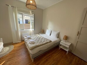 4 habitaciones, tabla de planchar con plancha, wifi y ropa de cama 