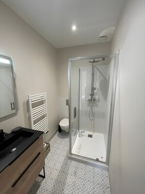 Bathroom - Holiday Home “Villa Les Arbousiers Moulleau 300 m” with Terrace, Private Garden & Wi-Fi (Arcachon)