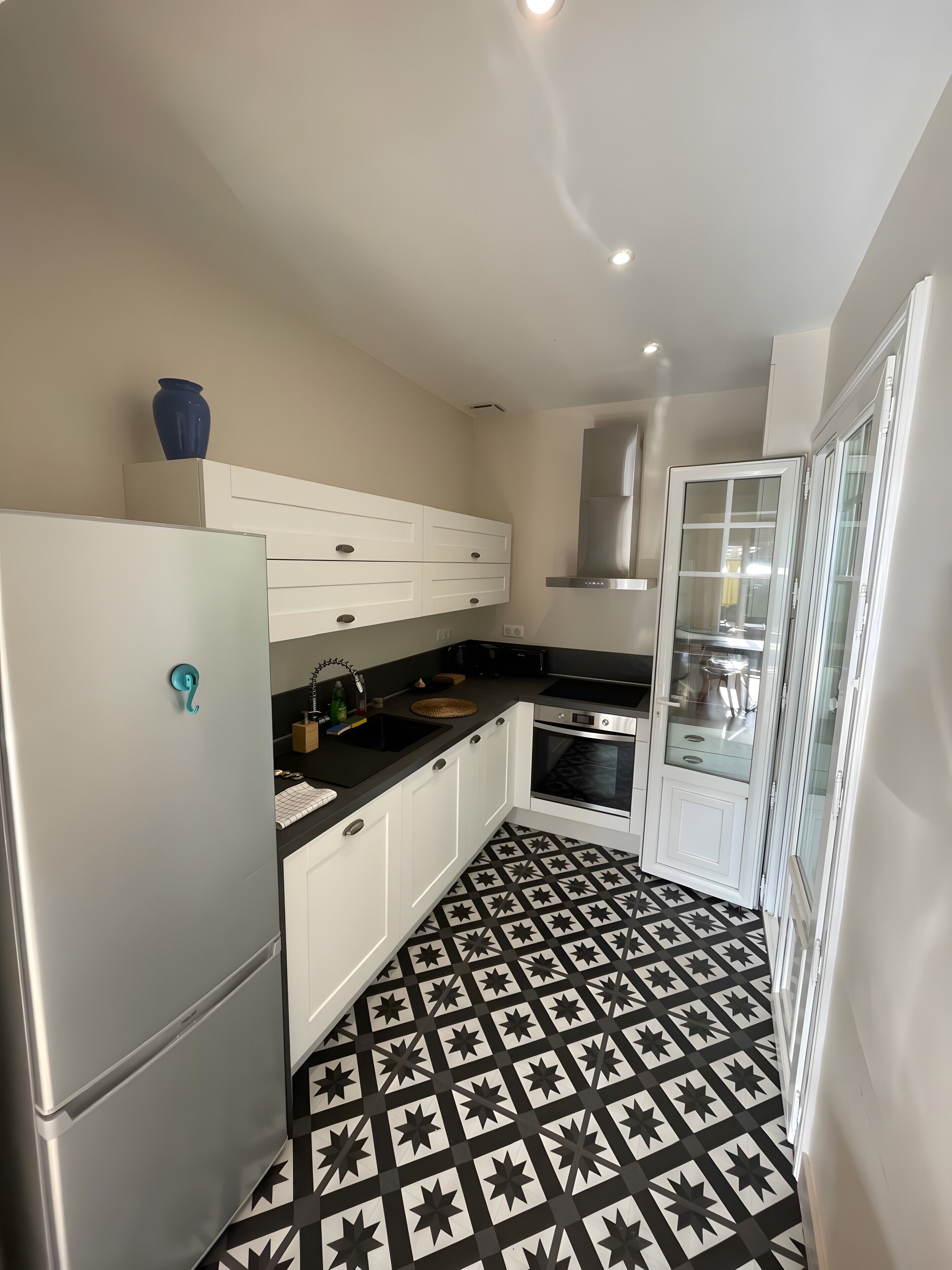 Refrigerador, microondas, horno, placa de cocina