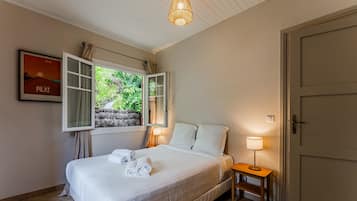 4 habitaciones, tabla de planchar con plancha, wifi y ropa de cama