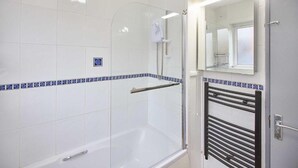 A shower with a glass door, a bathtub, and a towel rack. - 1 Bed Flat - Sleeps 2 - Parking - Wifi (Nottingham)