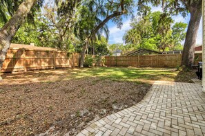 Property grounds - Beach Retreat Minutes from Mayo Clinic (Jacksonville Beach)