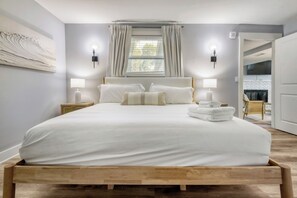 3 bedrooms, iron/ironing board, free WiFi, bed sheets - Beach Retreat Minutes from Mayo Clinic (Jacksonville Beach)