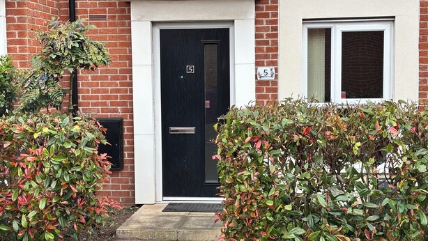 A brick building with a black door, a white doorbell, and a window with a white frame. - Cozy Home Walk to Anfield and Liverpool Attractions (Liverpool)