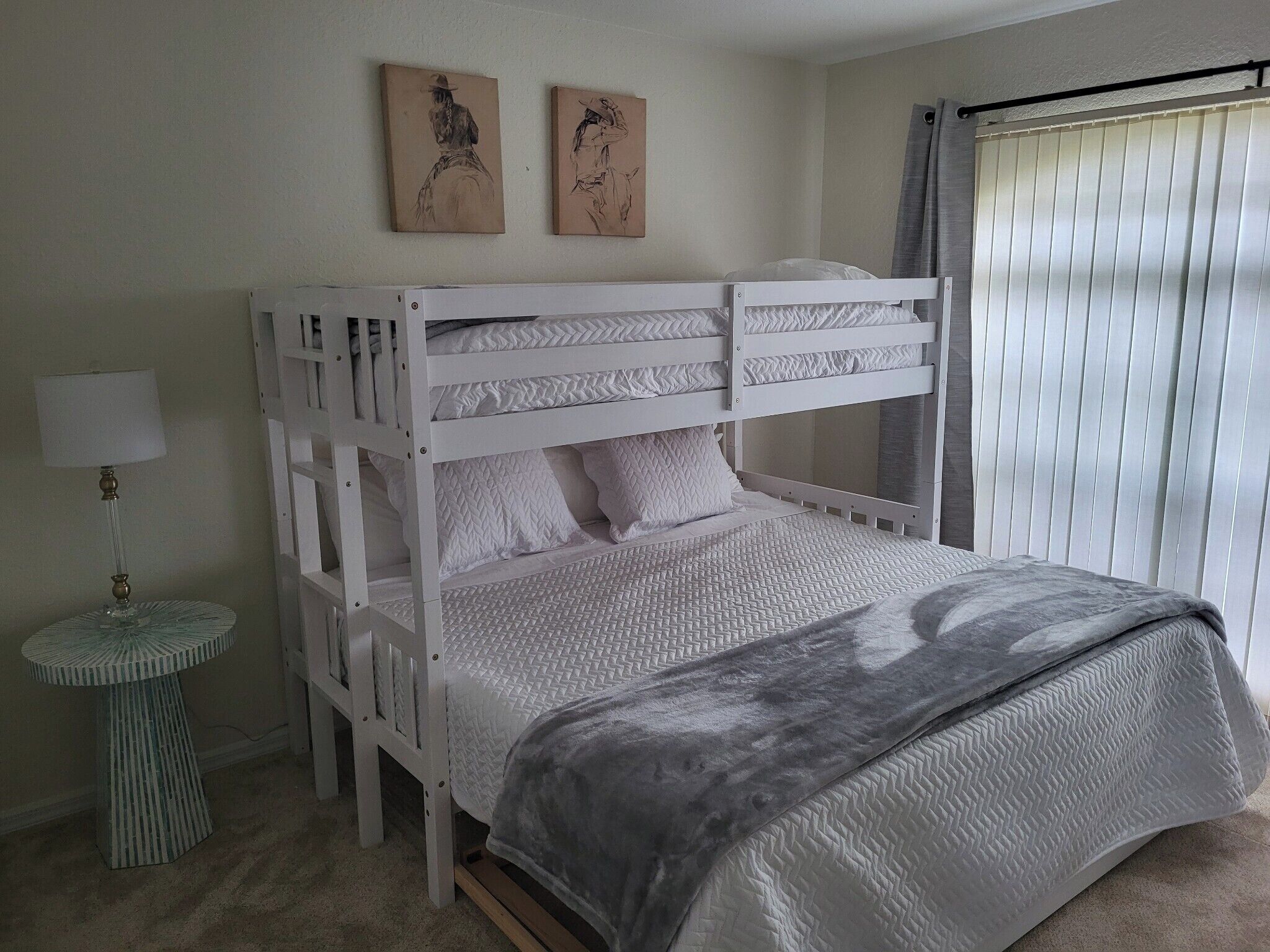Iron/ironing board, WiFi, bed sheets