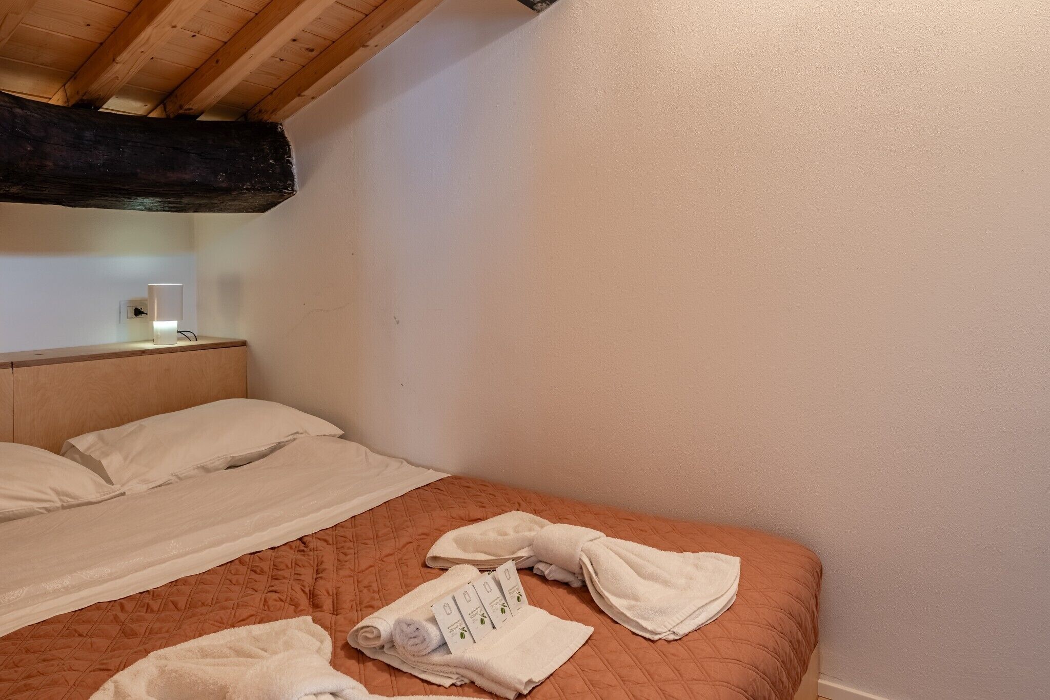 1 多间卧室、WiFi、床单