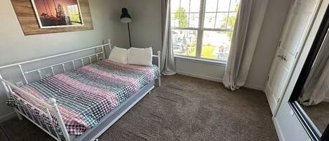 WiFi, bed sheets
