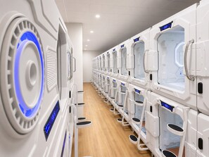 Espacio para trabajar con laptop y wifi gratis 
