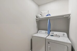 Interior - Wedgewood Houston Townhouse minute from Downtown Nashville + GEODIS Stadium (Nashville)