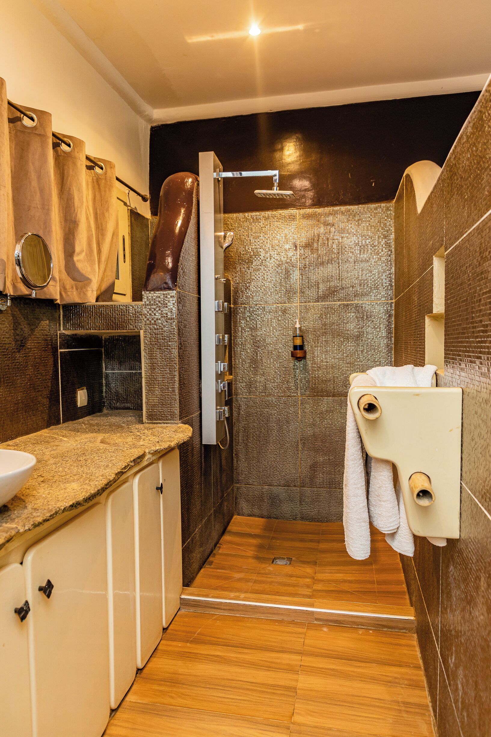 Deluxe Double Room | Bathroom | Bathtub, hair dryer, towels, soap