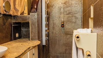 Deluxe Double Room | Bathroom | Bathtub, hair dryer, towels, soap