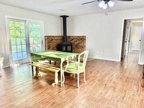 Spacious 3BR Home. Sleeps 8. Quiet Area. Close to Town.