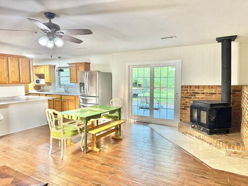 Spacious 3BR Home. Sleeps 8. Quiet Area. Close to Town.