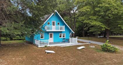 Barkley Bungalow-Family-friendly lakeside retreat near tons of local attractions