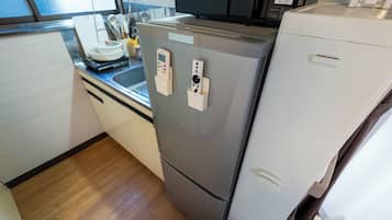 Fridge, microwave, stovetop, electric kettle