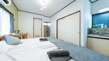 2 bedrooms, iron/ironing board, WiFi, bed sheets
