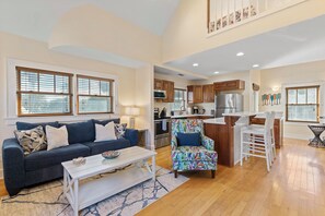 Smart TV - 🐾 Lofty House: 2-Unit Coastal Retreat, Dogs Welcome + Walk to the Beach! (New Smyrna Beach)
