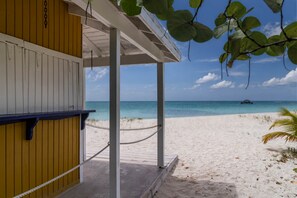 Beach Hut with access to chairs and umbrellas - Marina Bay Villa #26 (Saint John)
