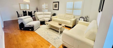Maison, 4 chambres, accessible aux personnes à mobilité réduite, patio | Salle de séjour
