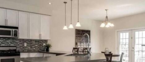 House, 4 Bedrooms, Accessible, Patio | Interior