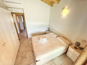 2 Schlafzimmer, Reisekinderbett, Bettwäsche, Rollstuhlgeeignet