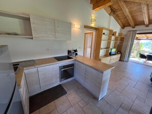 Fridge, dining tables - VILLA COSTA STELLA|Sea View, Private Pool&Relaxing Garden near San Teodoro (Comune di San Teodoro)