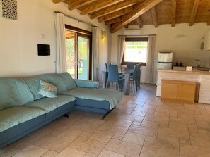 TV - VILLA COSTA STELLA|Sea View, Private Pool&Relaxing Garden near San Teodoro (Comune di San Teodoro)