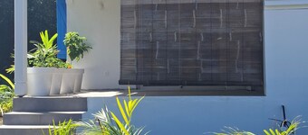Cosy ocean bungalow 10 minutes' walk from the beach