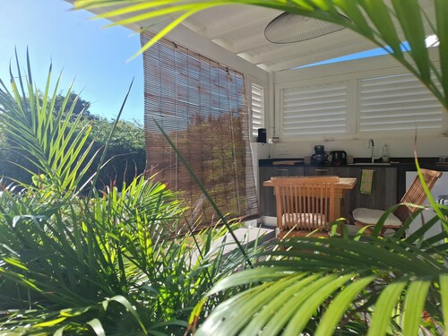 Cosy ocean bungalow 10 minutes' walk from the beach