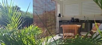 Cosy ocean bungalow 10 minutes' walk from the beach