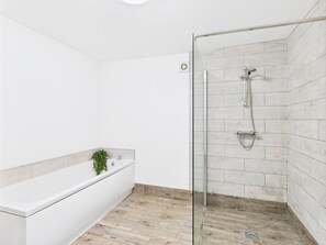 Bathroom - Norwich Flat with Private Garden (Norfolk)