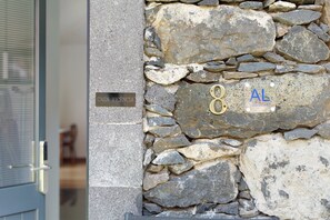 Exterior detail - Holiday Home 'Casa Da Vicencia' with Mountain View, Shared Garden and Wi-Fi (São Vicente)
