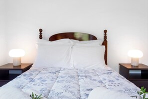 1 bedroom, iron/ironing board, WiFi, bed sheets - Holiday Home 'Casa Da Vicencia' with Mountain View, Shared Garden and Wi-Fi (São Vicente)