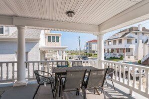 Outdoor dining - 7 BR | Getaway w/ Beach Access & BBQ (Atlantic City)