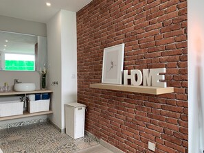 Shower, hair dryer, towels - Vacation Home 'Ita' with Private Terrace, Wi-Fi and Air Conditioning (Mogán)