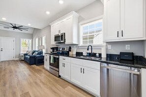 Coffee/tea maker, fridge, microwave, oven - Prime Murrells Inlet Location  Near MarshWalk (Murrells Inlet)