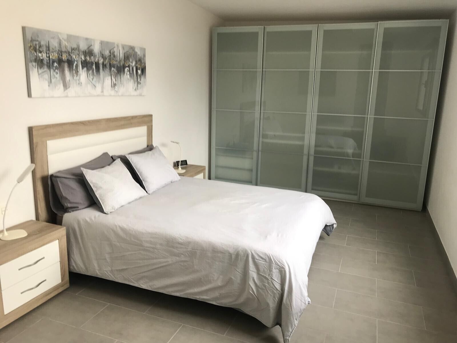 1 habitación, tabla de planchar con plancha, wifi y ropa de cama 