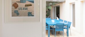 Outdoor dining - Villa O'Jard - Piscine intérieure - Prox Plage (Jard-sur-Mer)