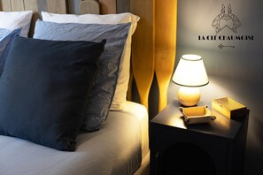 Iron/ironing board, free WiFi - Villa O'Jard - Piscine intérieure - Prox Plage (Jard-sur-Mer)